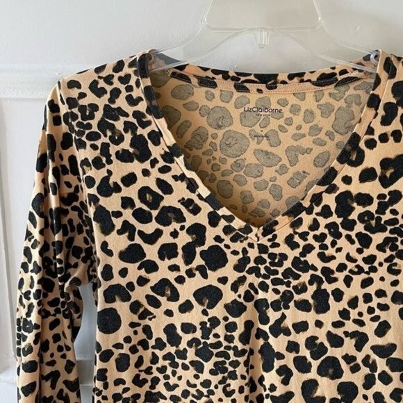 Liz Claiborne Womens size M Leopard Print Top V-Neck Long Sleeved Shirt Cotton - Picture 2 of 9